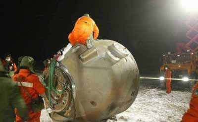 “神舟”四号飞船成功返回（歷史上的今天.中国）