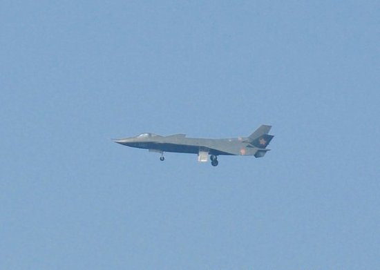 中国歼20隐形战机首飞成功