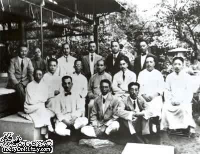 孙中山夺回广州，发表和平统一宣言（歷史上的今天。中国）