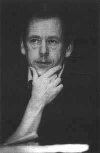 瓦茨拉夫·哈韦尔当选捷克第一任总统（歷史上的今天.中国）